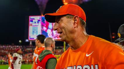 Dabo Swinney, de los Clemson Tigers, critica duramente a un jugador transferido: "No se tomaba en serio su grandeza"