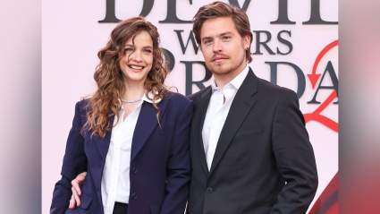 Dylan Sprouse salva a su esposa Barbara Palvin de un momento embarazoso en la alfombra roja: ¡MIRA!