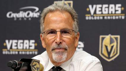 Los Golden Knights pierden su selección de segunda ronda y el entrenador John Tortorella es multado.