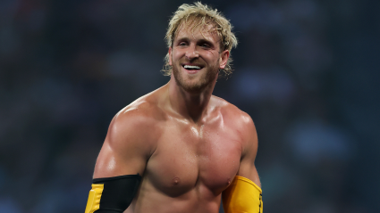 Logan Paul lamenta sus comentarios sobre CM Punk tras lesionarse el tríceps.