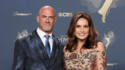 Christopher Meloni, ex actor de 'Law & Order', se acerca a Mariska Hargitay… y a su axila.