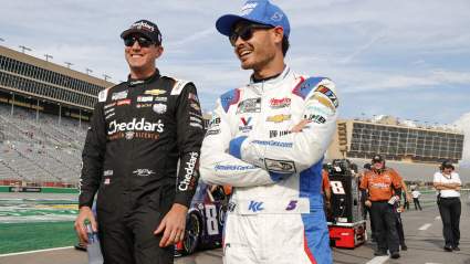 El homenaje de Kyle Larson a Kyle Busch fue más allá de la victoria.