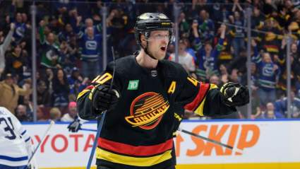 El futuro de Elias Pettersson en Vancouver está en duda.