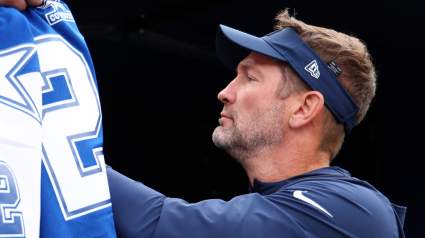 Brian Schottenheimer, de los Cowboys, lanza un desafío directo al abridor con problemas.