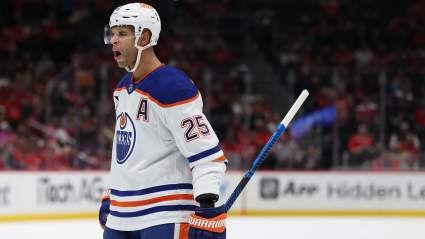 Stan Bowman hablará con Darnell Nurse sobre el comercio.