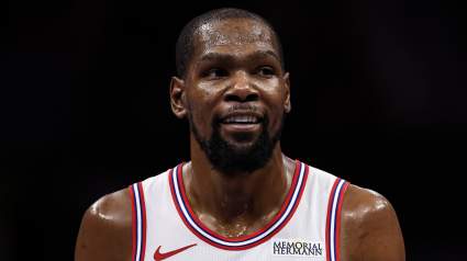 Kevin Durant y los Rockets revelan su nuevo logo y uniformes con un video promocional épico.