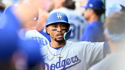 Los Dodgers podrían cambiar a Mookie Betts a la segunda base para conseguir un campocorto estrella.