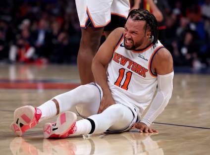 Los New York Knicks reciben malas noticias en el descanso del primer partido contra los San Antonio Spurs.