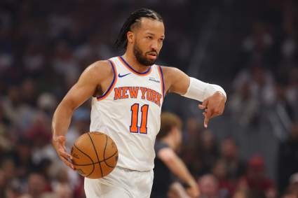 Jalen Brunson da buenas noticias sobre su lesión tras la victoria en el primer partido contra los Spurs.