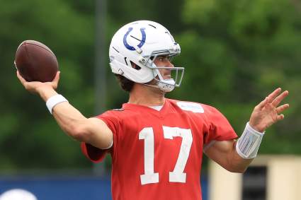 El entrenador en jefe de los Colts, Shane Steichen, comparte una importante actualización sobre la lesión de Daniel Jones en medio de los entrenamientos voluntarios.