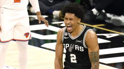 El novato de los Spurs, Dylan Harper, reacciona a su suplencia en el primer partido mientras aumentan las preguntas tras la derrota en las Finales de la NBA.