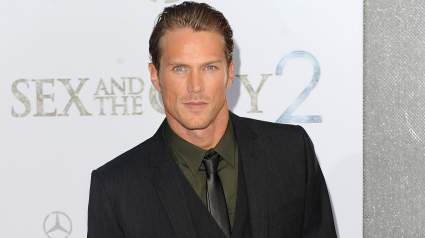 Jason Lewis retoma su personaje favorito de los fans de “Sex and the City”, Smith Jerrod, en una nueva campaña.