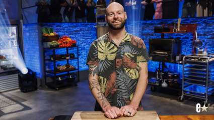 Un ex participante de 'Below Deck' supera una dolorosa lesión para vencer a Bobby Flay.