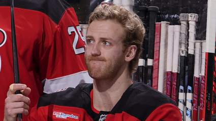 Los Maple Leafs tienen una interesante conexión con un defensa de los Devils.
