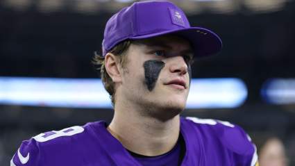 JJ McCarthy recibe malas noticias mientras se desarrolla la competencia por el puesto de mariscal de campo con Kyler Murray.