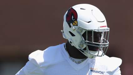 Un informante de la NFL desmiente los rumores de traspaso de los Cardinals que involucran a Josh Sweat.