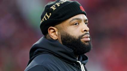 Trent Williams, de los 49ers, reacciona con dos palabras al traspaso de Myles Garrett.